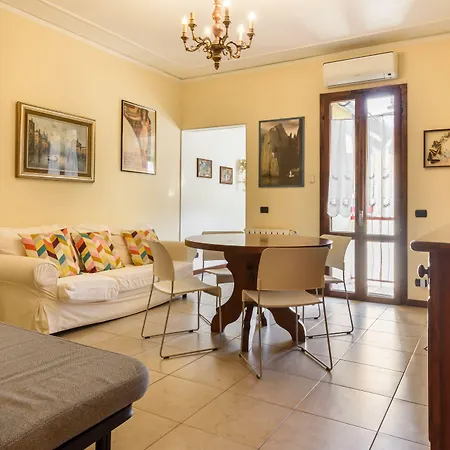 Santa Croce's Vintage By Mmega