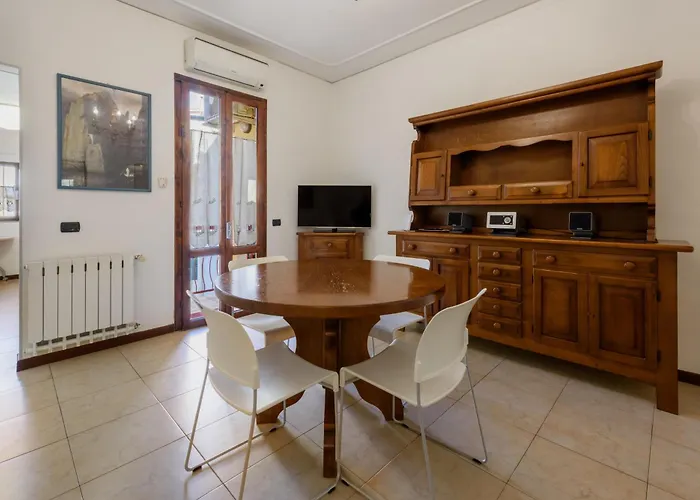 Santa Croce's Vintage By Mmega