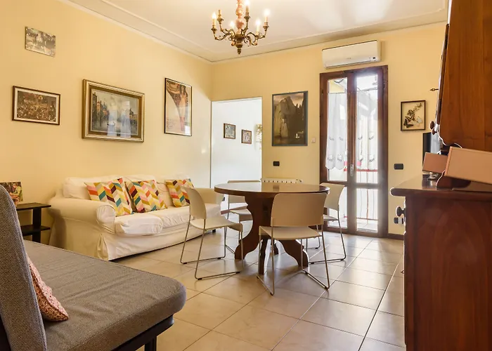 Santa Croce's Vintage By Mmega
